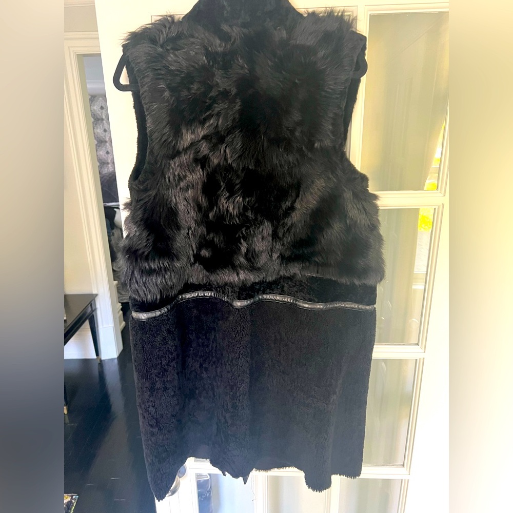 Reversible lamb fur coat vest. Black.